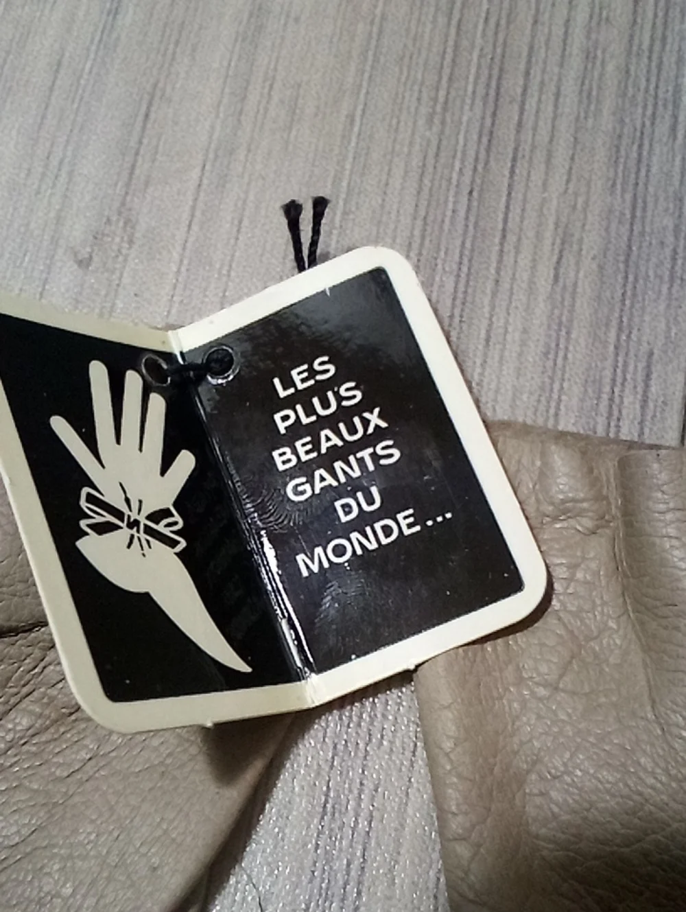 🌁 NWT: ROGER FARE'; VINTAGE (DEADSTOCK) PARIS KIDSKIN LTH. GLOVE. BIEGE/7 1/4.
